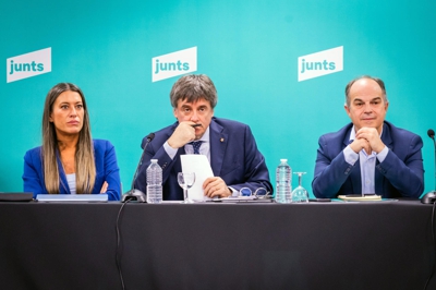 O presidente de JxCat, a vicepresidenta e o secretario xeral. EFE