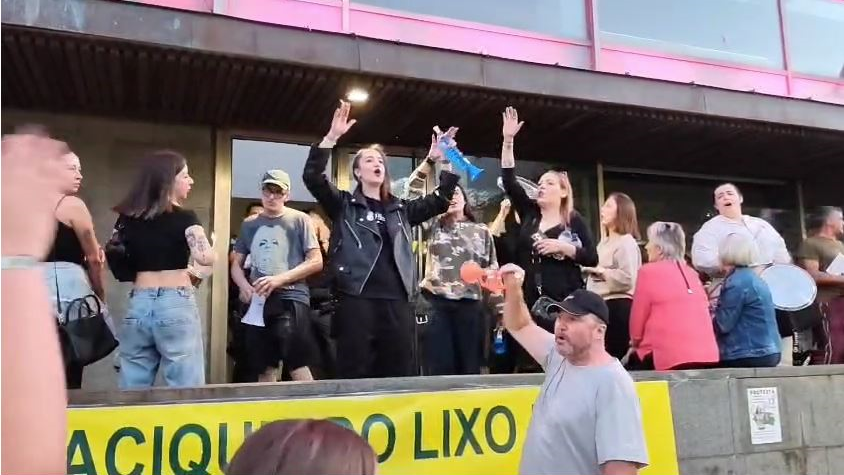 Protestas pola subida do lixo en Cangas