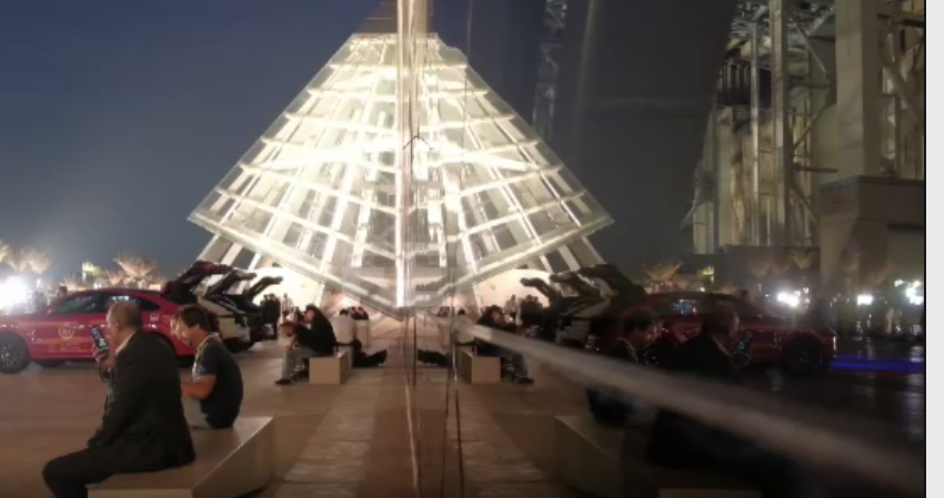 O edificio de cristal do museo de Giza. Imaxe: EFE/ Edgar Gutierrez e Muhamed Hossand