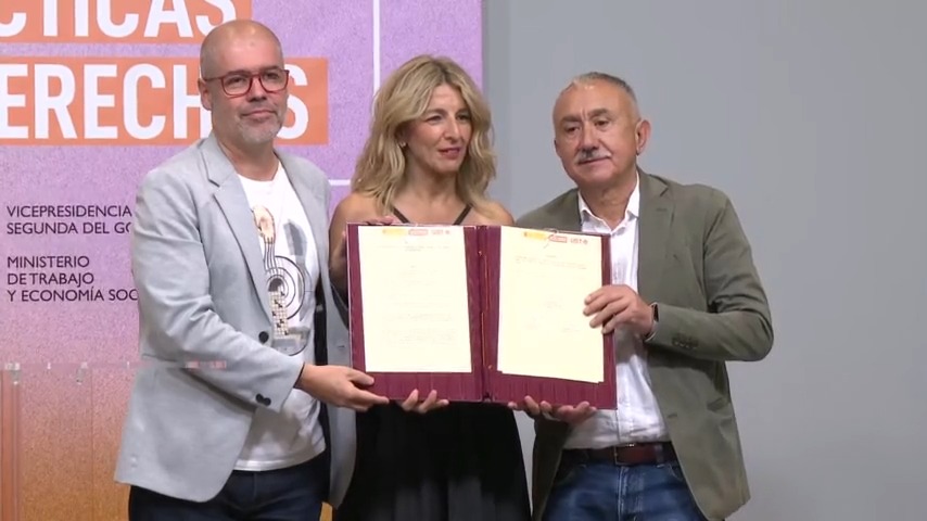 Unai Sordo, Yolanda Díaz e Pepe Álvarez asinron en 2023 o estatuto do bolseiro