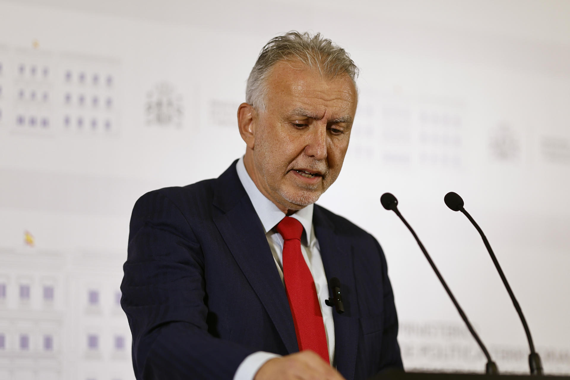 Ángel Víctor Torres durante a comparecencia. EFE/Rodrigo Jiménez.