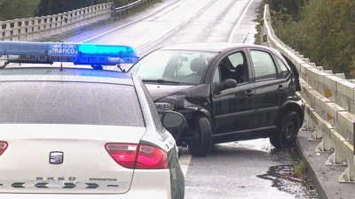 Unha condutora sufriu unha saída de vía na Baña (TVG)