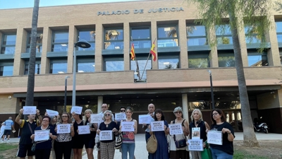 Imaxe dunha concentración en apoio da xuiza de Catarroja que investiga a dina (Europa Press)