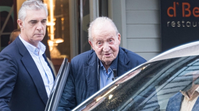 Xoán Carlos I, á saída dun restaurante do Grove este mércores (Elena Fernández-Europa Press)