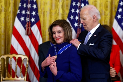 O expresidente Biden entregoulle a Pelosi a Medalla Presidencial da Liberdade en 2024. Reuters