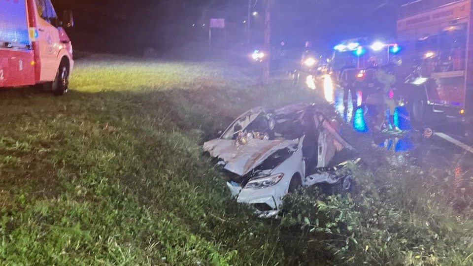 Imaxe do vehículo sinistrado tras a colisión (Bombeiros de Boiro)