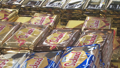 Unha das marcas máis consumidas de turrón de chocolate acada a barreira dos 5 € cada tableta pesando un 30 gramos menos