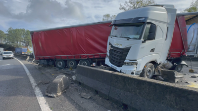 Tráiler volcado na A-55