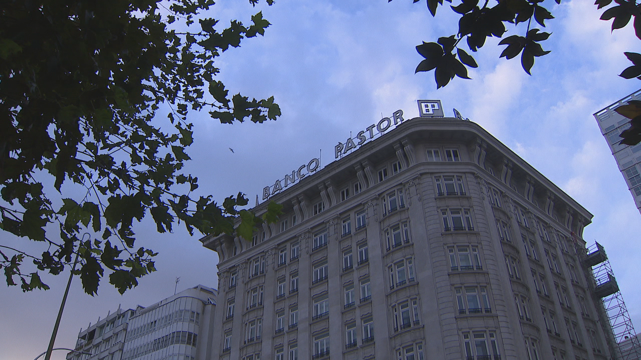 O edificio do Banco Pastor da Coruña cumpre cen anos convertido en ...