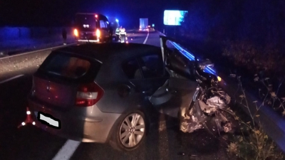 Estado do coche tras o impacto contra o minibús na A-6. Foto: GES de Curtis