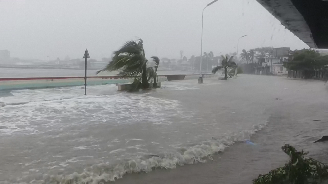 Unha das illas do arquipiélago filipino xa está a padecer os efectos do tifón