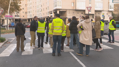 Atravesáronse nun paso de peóns durante un cuarto de hora