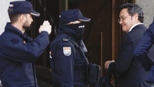 O fiscal xeral do Estado, á súa chegada á quinta xornada do xuízo que se celebra na súa contra por suposta revelación de segredos (Javier Lizon/EFE)