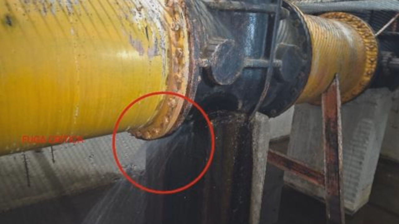 Imaxe dunha das válvulas da presa de Eiras que presenta defectos e que foron instaladas cando se construiu o encoro, en 1977.