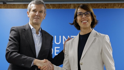 O presidente da Xunta, Alfonso Rueda, a directora de Amazon Web Services, Suzana Curic, este mércores en Santiago de Compostela. EFE/Lavandeira jr