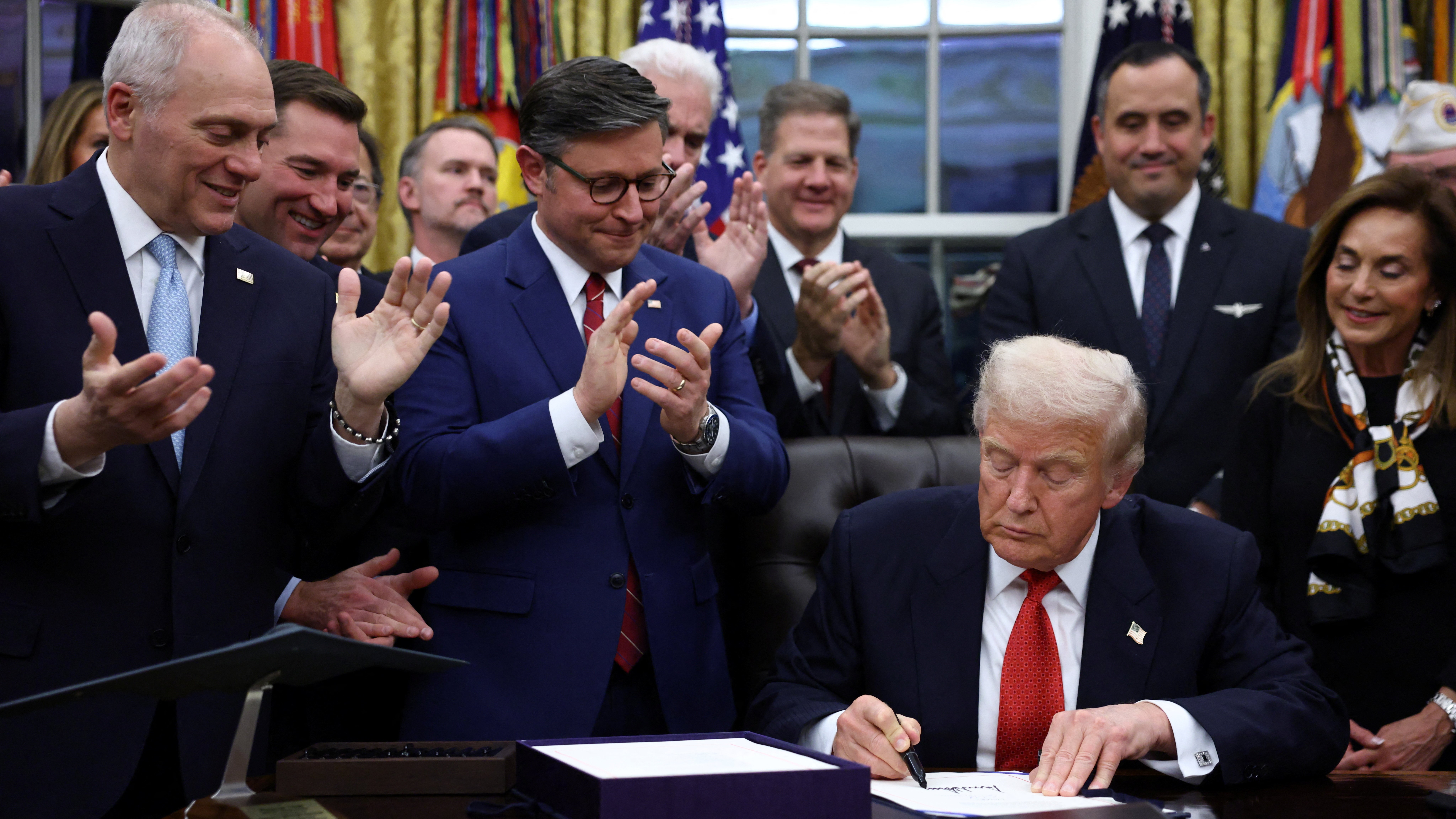 Trump asina a lei que pon fin ao peche de Goberno federal máis longo da historia dos EUA (Reuters)