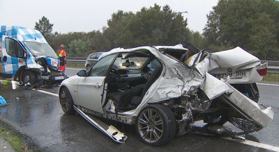 Vehículos destrozados tras o sinistro