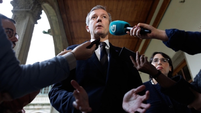 Alfonso Rueda atende os medios de comunicación este xoves en Santiago de Compostela