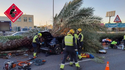 Imaxe do vehículo afectado (Consorcio Bombeiros de Alacante-Europa Press)