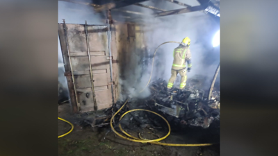 Bombeiros do parque de Cee extinguiron o incendio (cedida)