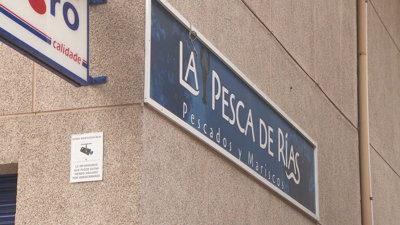 O establementento de distribusión de carne e peixe está na rúa Pascual Veiga, cerca do barrio das Camelias.