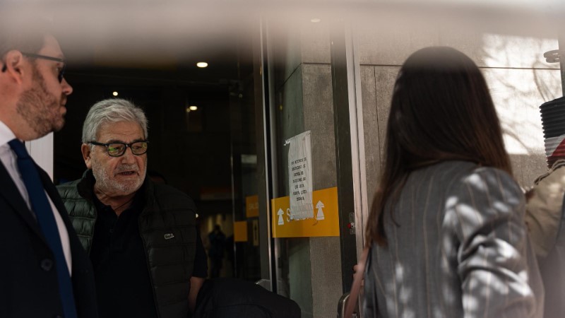 Laureano Oubiña sae dunha vista oral da Audiencia Provincial de Oviedo, o 23 de setembro de 2025 (Juan Vega/Europa Press)