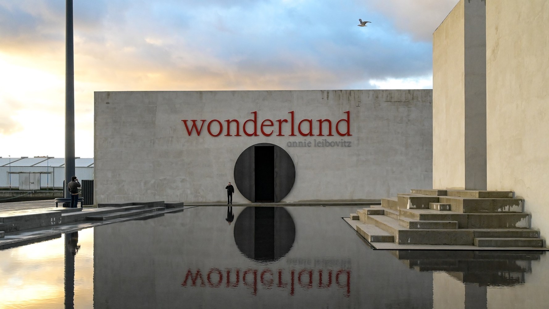 Fachada da exposición 'Wonderland' (Europa Press)