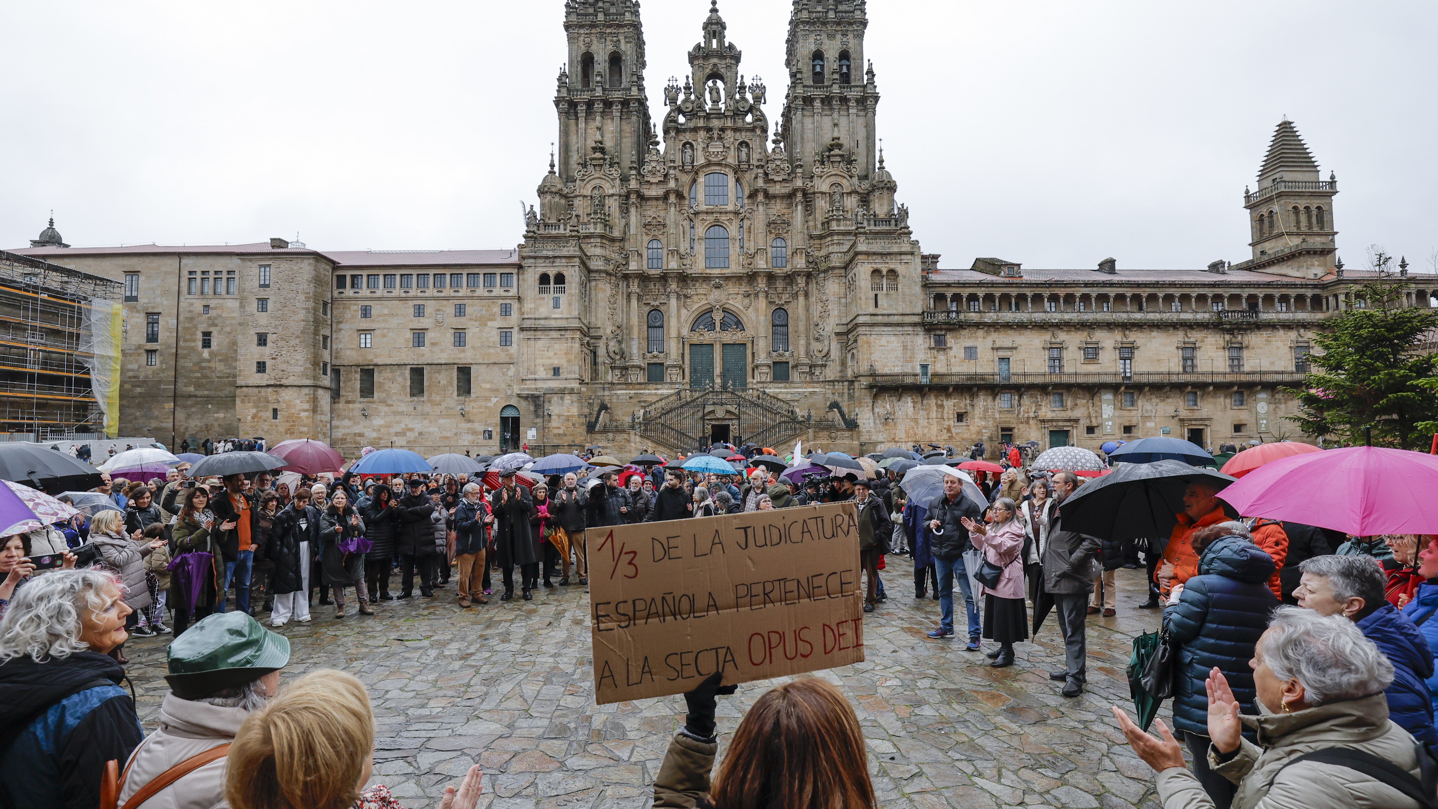 Concentración en Santiago en apoio ao fiscal xeral.EFE/Lavandeira jr