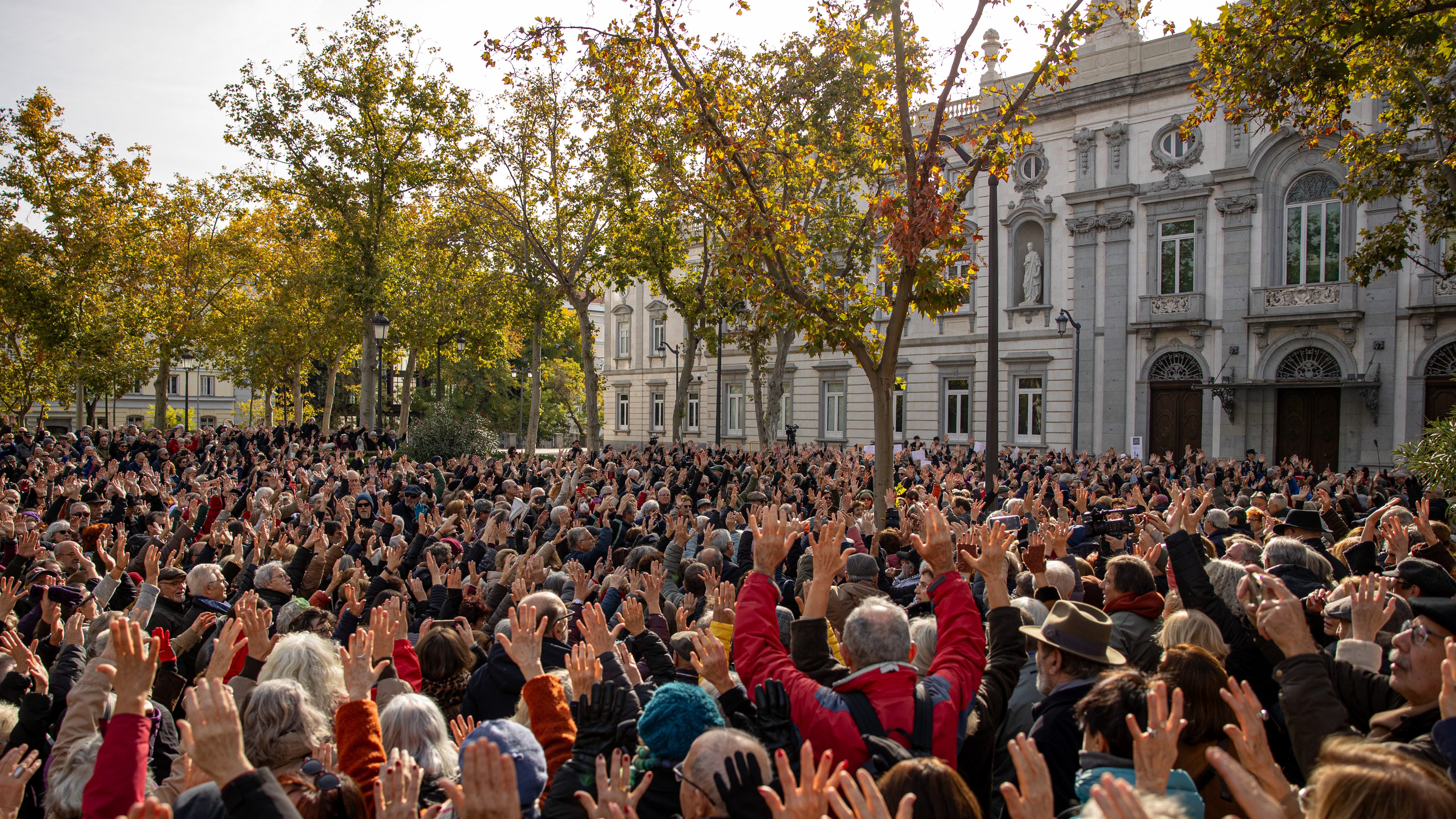 Manifestación diante do Tribunal Supremo en Madrid. EFE/ Daniel González