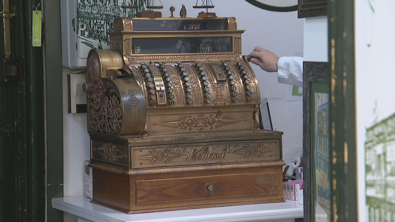 Unha caixa rexistradora propia de hai cen anos