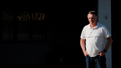 Jair Bolsonaro na súa casa en Brasilia, onde permanece en prisión domiciliaria, o pasado setembro (Reuters/Diego Herculano)