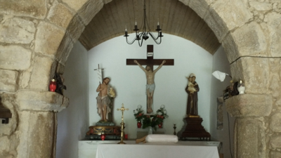 Imaxe do estado actual do altar da ermida sen o retablo