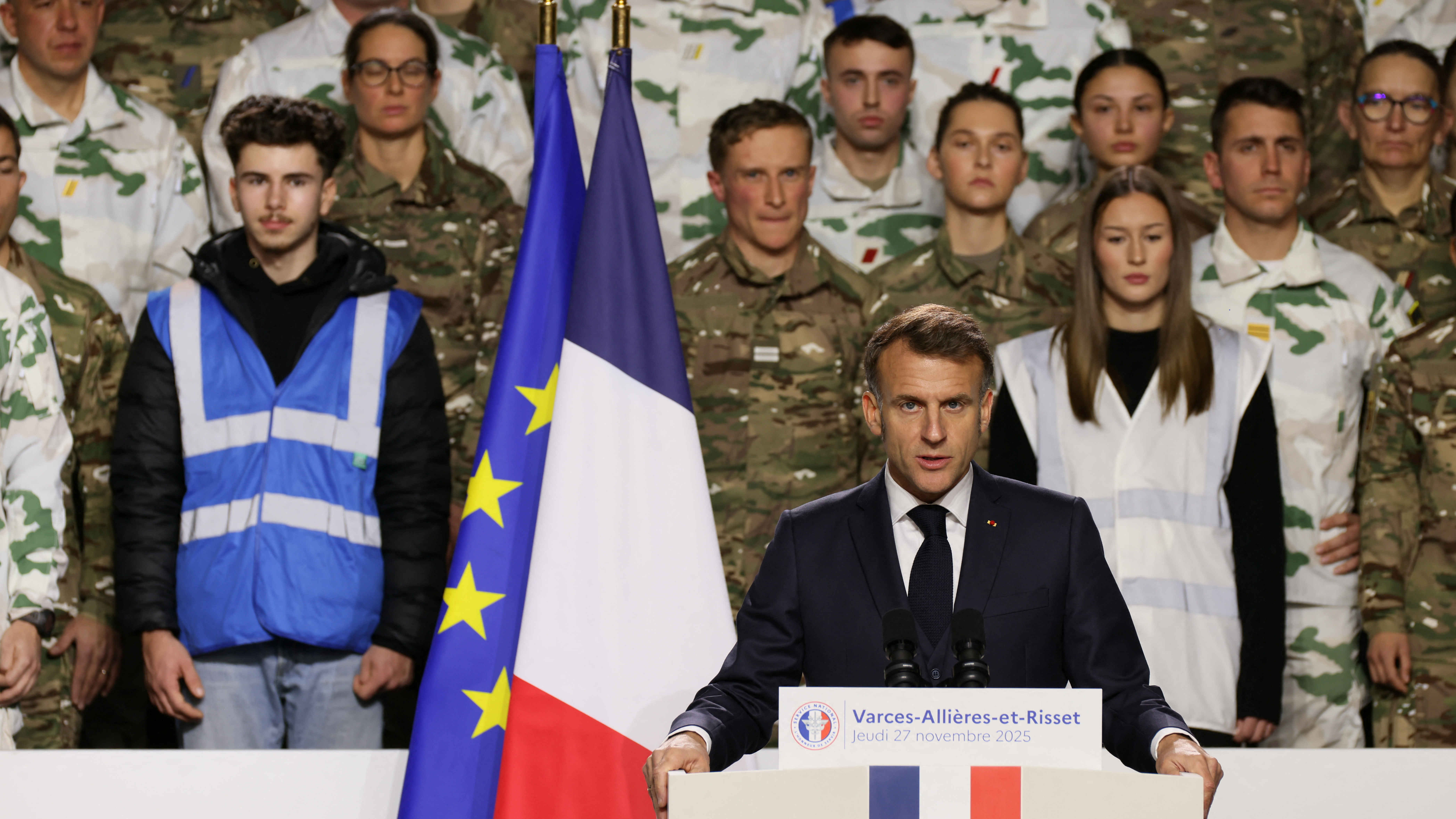 Emmanuelle Macron no anuncio nos Alpes Franceses do novo servizo militar voluntario 27 de novembro 2025 Thomas Padilla/vía REUTERS