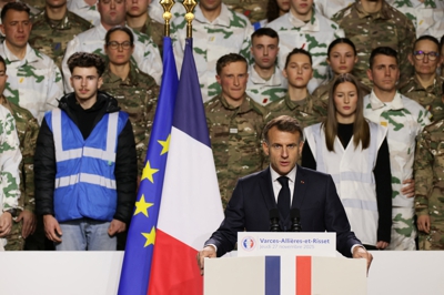Emmanuelle Macron no anunciamento nos Alpes Franceses do novo servizo militar voluntario 27 de Novembro 2025 Thomas Padilla/vía REUTERS