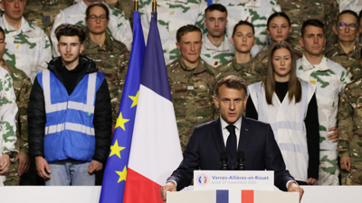 Emmanuelle Macron no anuncio nos Alpes Franceses do novo servizo militar voluntario 27 de novembro 2025 Thomas Padilla/vía REUTERS