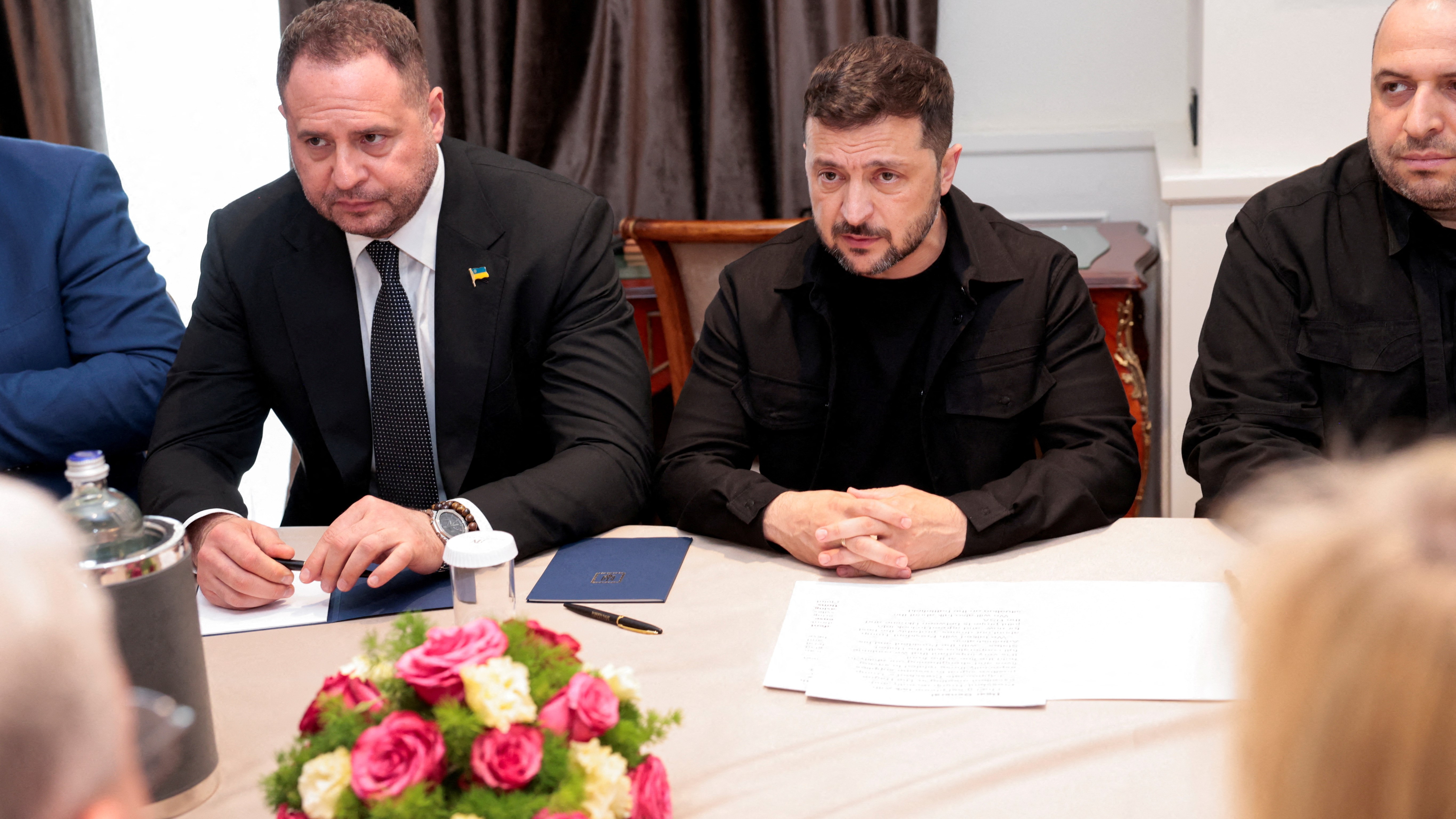 Zelenski e Yermak, nunha imaxe de arquivo (REUTERS/Remo Casilli)