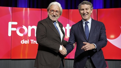 O presidente do PP, Alberto Núñez Feijóo, acompañado do presidente de Foment do Treball, Josep Sánchez Llibre (EFE/Alejandro García)