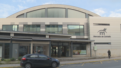 Imaxe da fachada principal da praza de abastos de Carballo