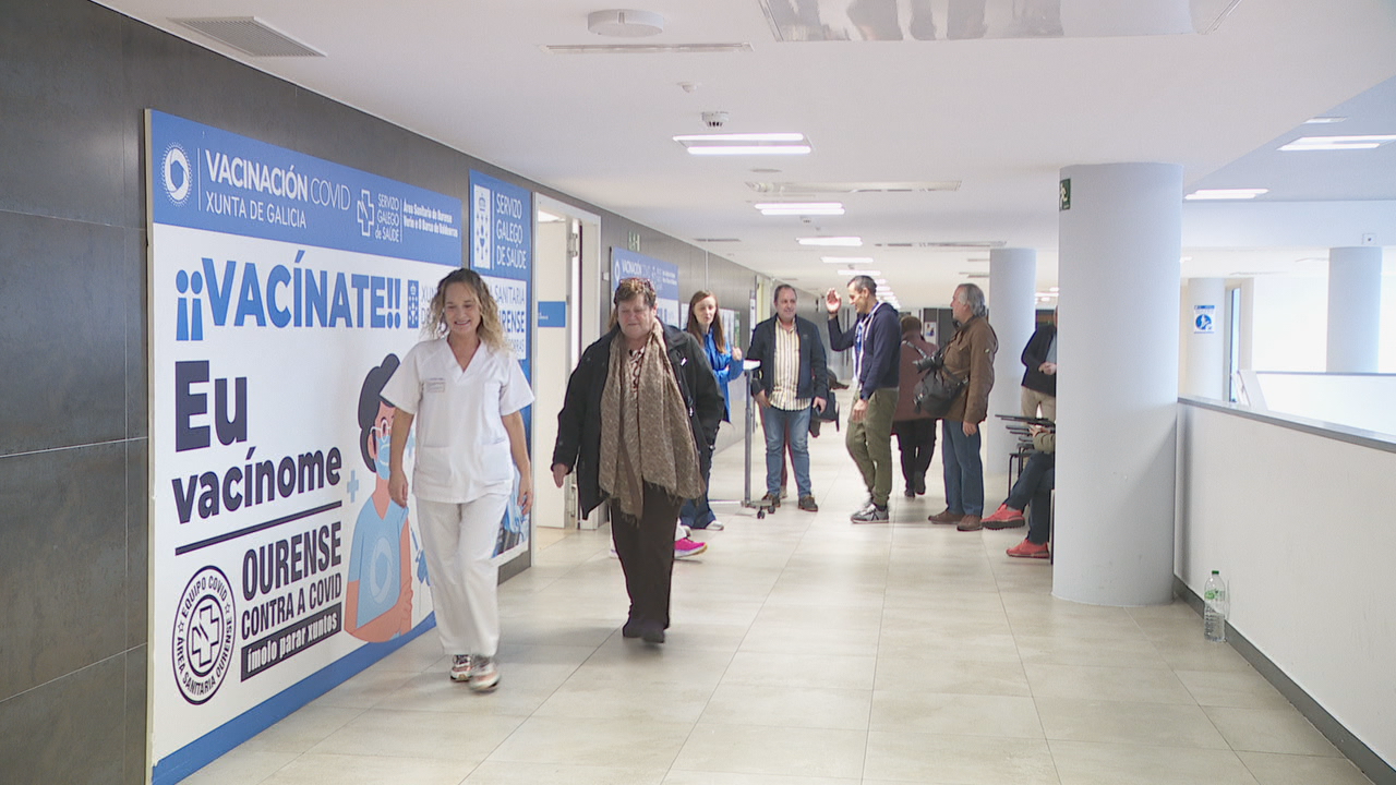 Os galegos acuden esta fin de semana aos hospitais públicos para  vacinarse fronte á gripe
