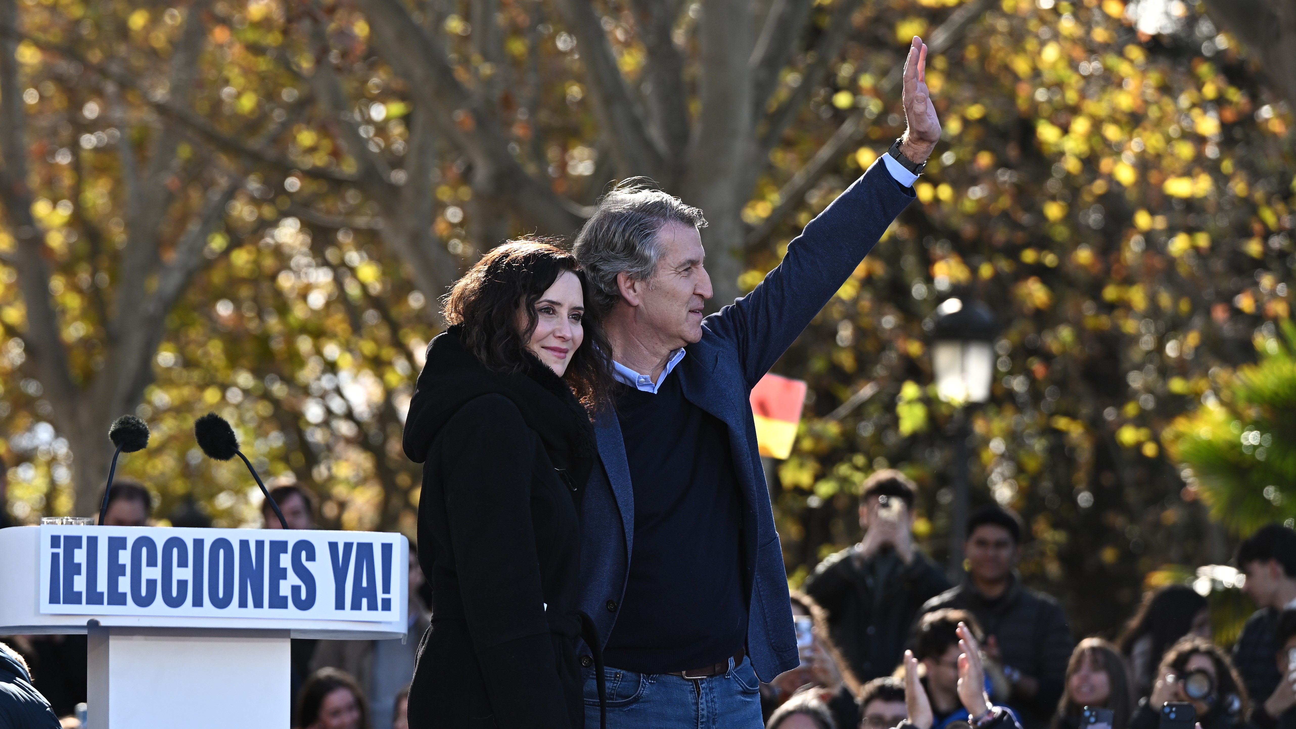 Feijóo con Ayuso durante a concentración. EFE/Fernando Villar