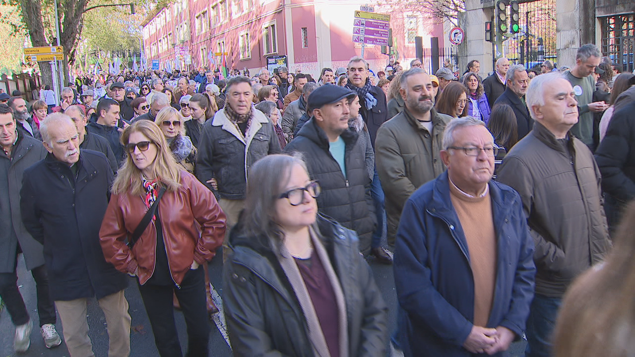 Multitudinaria manifestación en Ferrol en defensa do tren, este domingo