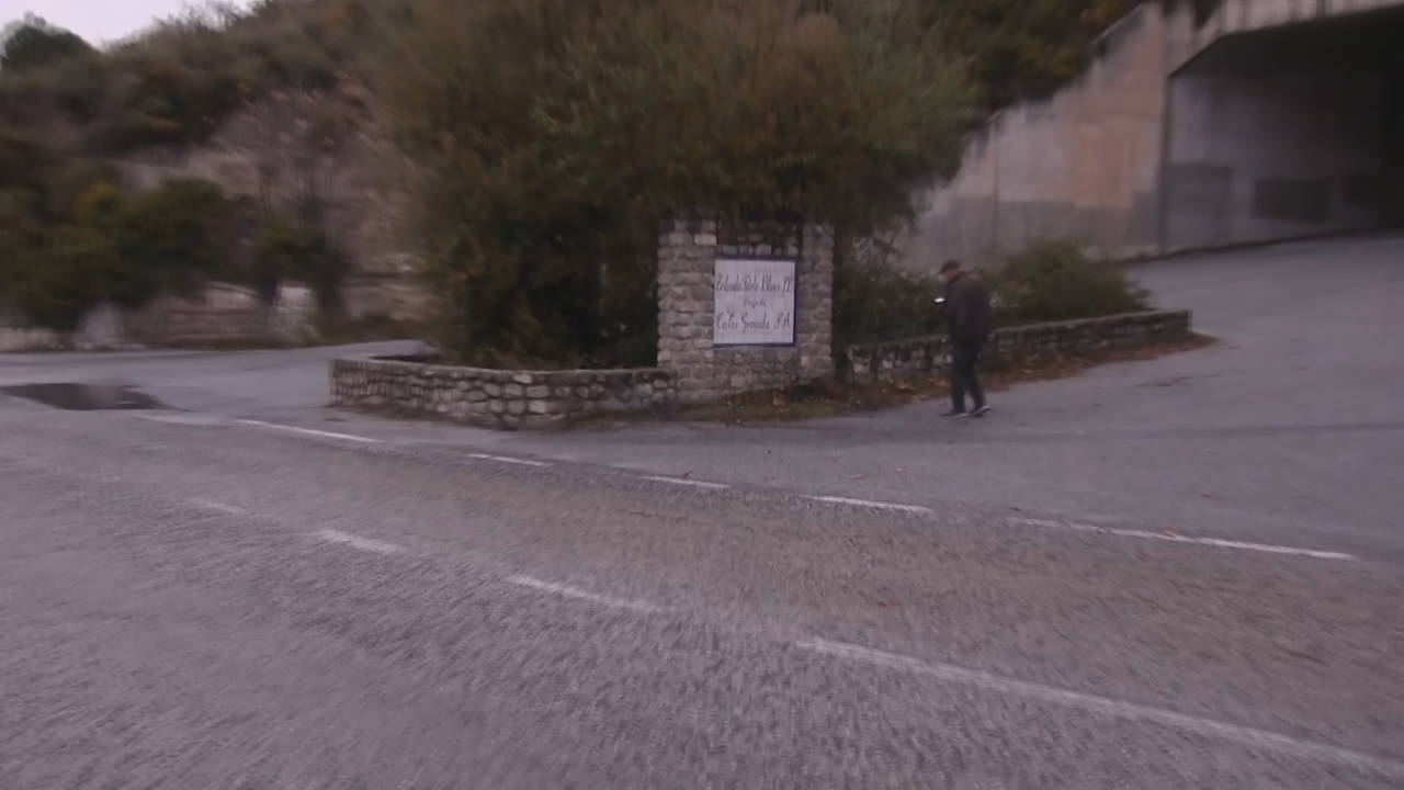 Lugar do accidente no que morreron os dous mozos en Granada. Imaxe: EFE