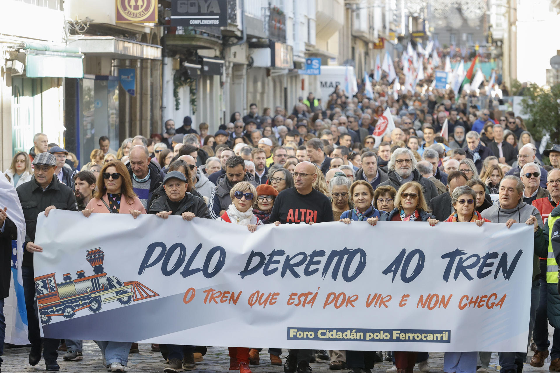 Os cidadáns da comarca saíron as rúas para reclamar un tren 