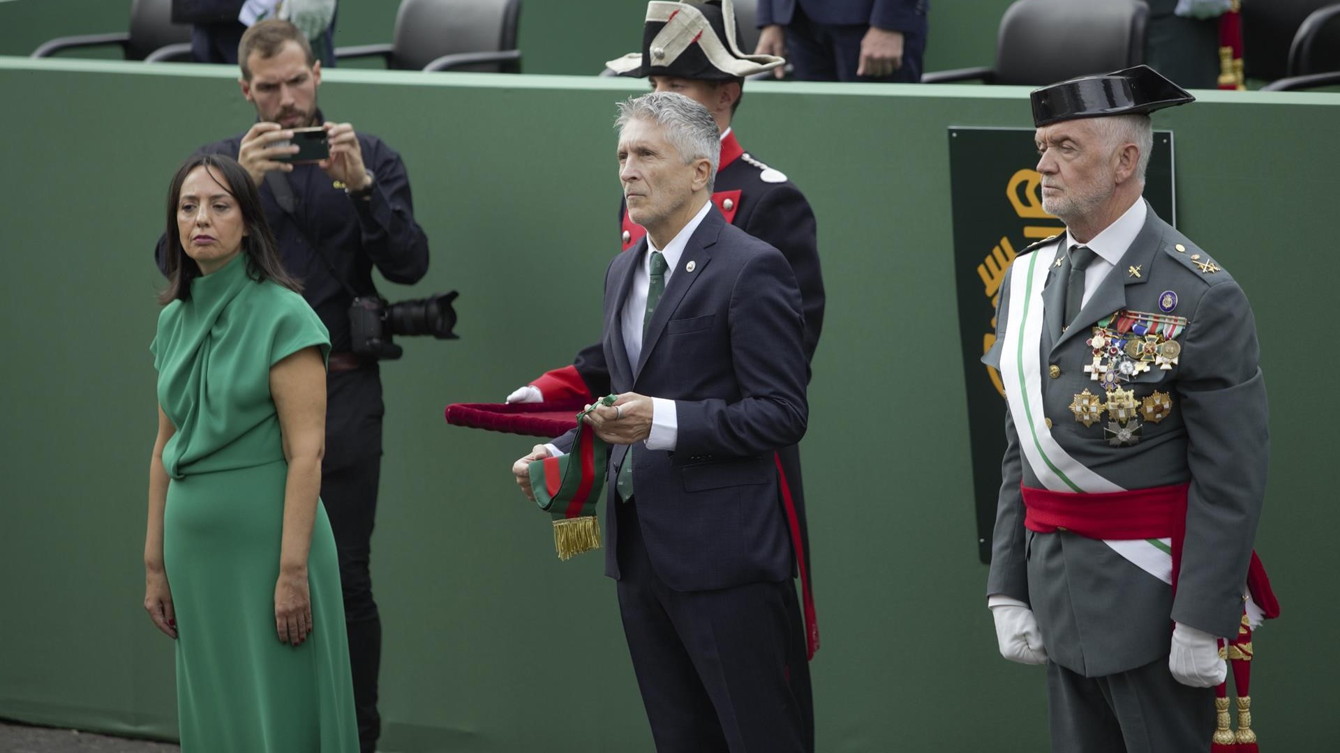 A directora xeral da Garda Civil, Mercedes González e o ministro do Interior, Fernando Grande-Marlaska, durante o acto central da celebración da patroa da Garda Civil-Javier Pulpo-Europa Press-Arquivo