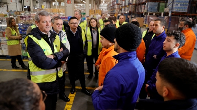 Alfonso Rueda acompañado do conselleiro delegado de Gadisa, Roberto Tojeiro (EFE/Cabalar)