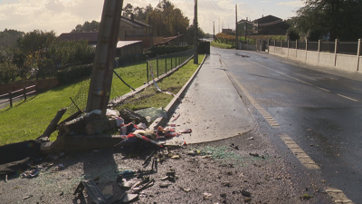 Restos do accidente na aldea de Nine, en Boiro