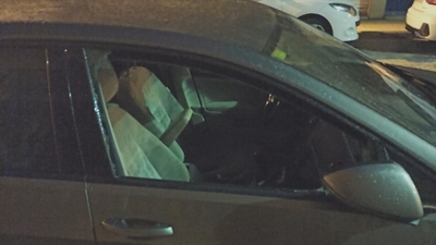 Un dos coches que foi violentado en Ourense nas últimas semanas