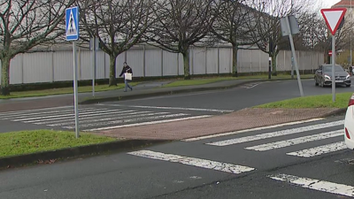 Lugar onde se produciu o accidente, paso peonil que dá acceso á sede da Axencia Tributaria