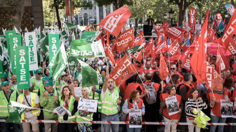 Imaxe de arquivo de persoal sanitario durante unha concentración para esixir a aprobación dun novo Estatuto Marco, fronte ao Ministerio de Sanidade, o 1 de outubro de 2025 (Diego Radamés/Europa Press)