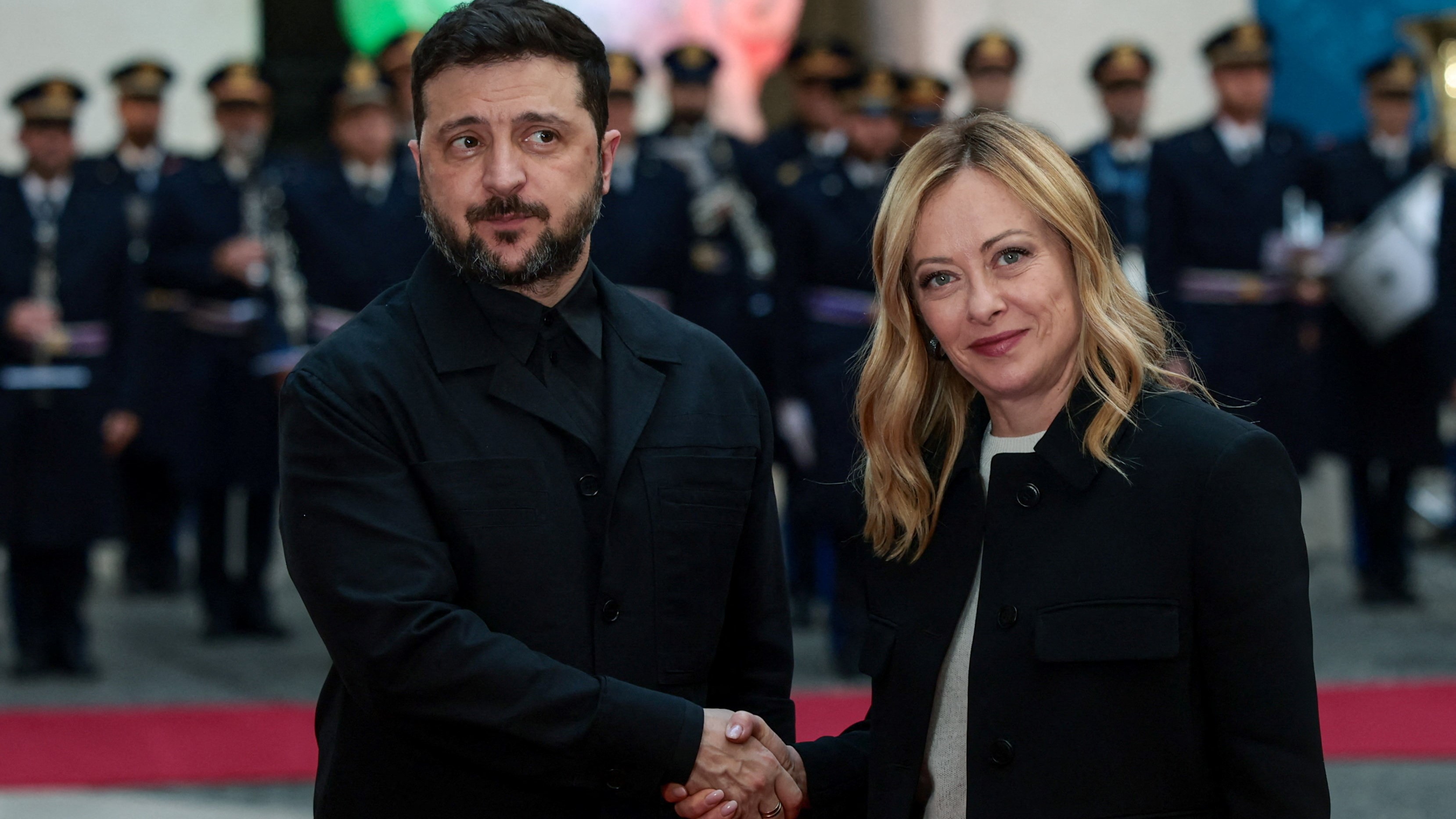 Zelenski reuniuse coa primeira ministra italiana Giorgia Meloni (REUTERS/Francesco Fotia)